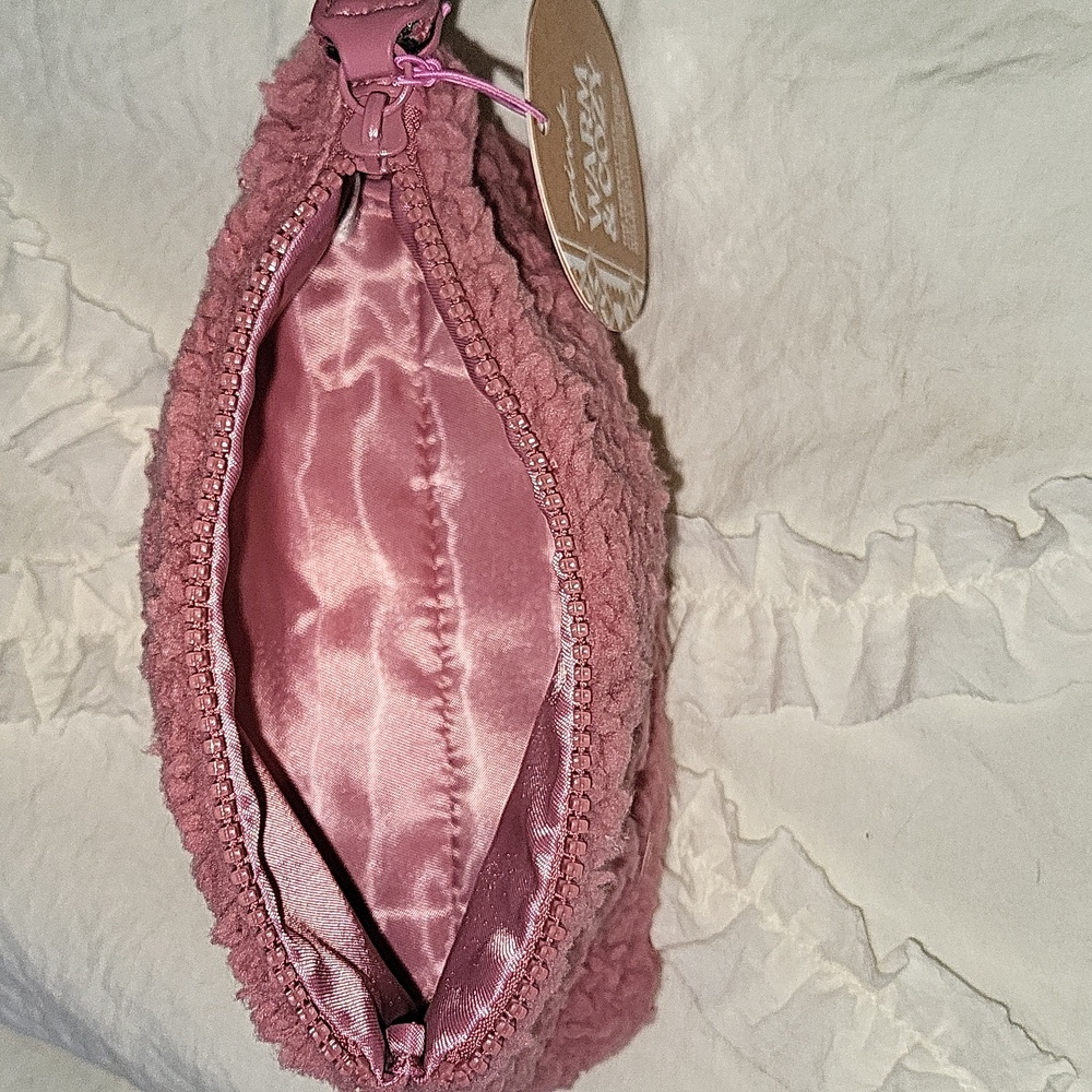 PINK Victoria's Secret Cozy Sherpa Cosmetic Bag NWT! - Picture 3 of 4